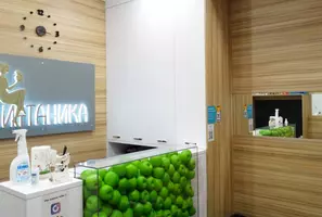 Холл стоматологической клиники на ул. Бабушкина, д. 42, к. 1